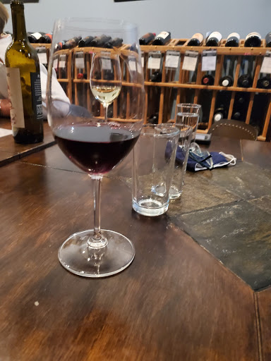 Bar «Grapeables Wine Bar & Lounge», reviews and photos, 12645 N Saguaro Blvd # 9, Fountain Hills, AZ 85268, USA