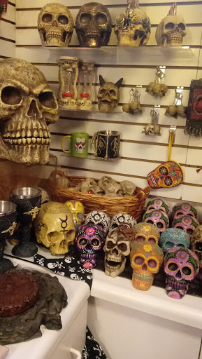 Book Store «Pyramid Books», reviews and photos, 214 Derby St, Salem, MA 01970, USA