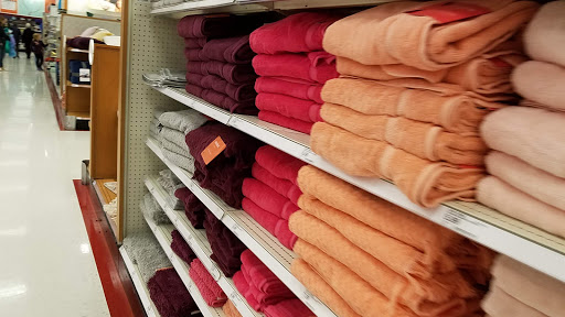 Department Store «Target», reviews and photos, 18855 N Market Pl Dr, Aurora, OH 44202, USA