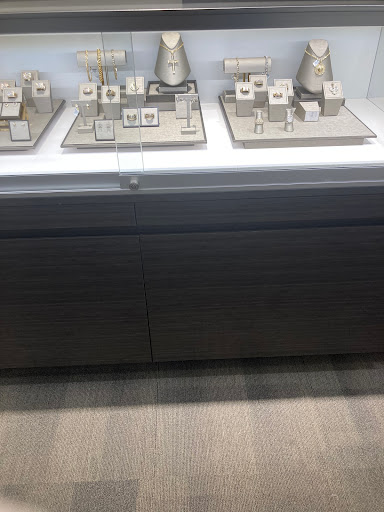 Jewelry Store «Zales - The Diamond Store», reviews and photos, 1078 Florence Mall, Florence, KY 41042, USA