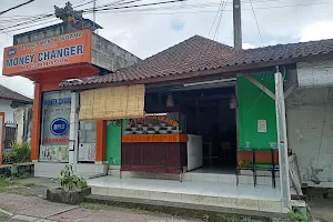 Masakan Padang Kedewatan Putra Minang image