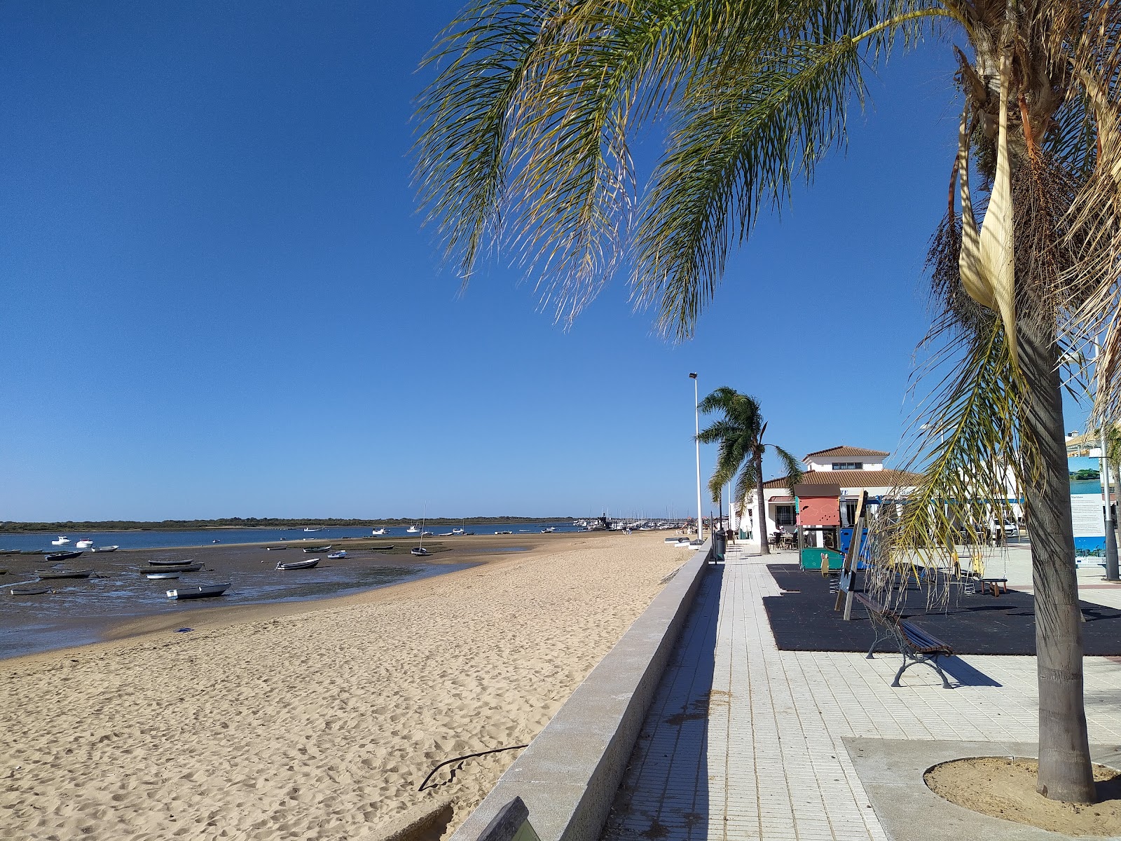 Φωτογραφία του Playa El Rompido και η εγκατάσταση
