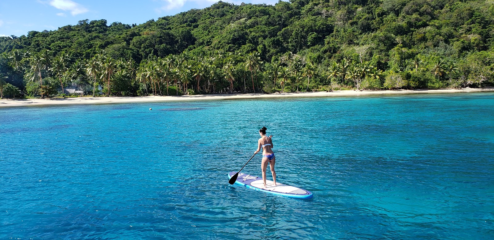 Vacala Bay Beach'in fotoğrafı turkuaz saf su yüzey ile