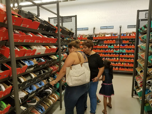 Clothing Store «Nike Clearance Store», reviews and photos, 4099 S Plaza Dr, Memphis, TN 38116, USA