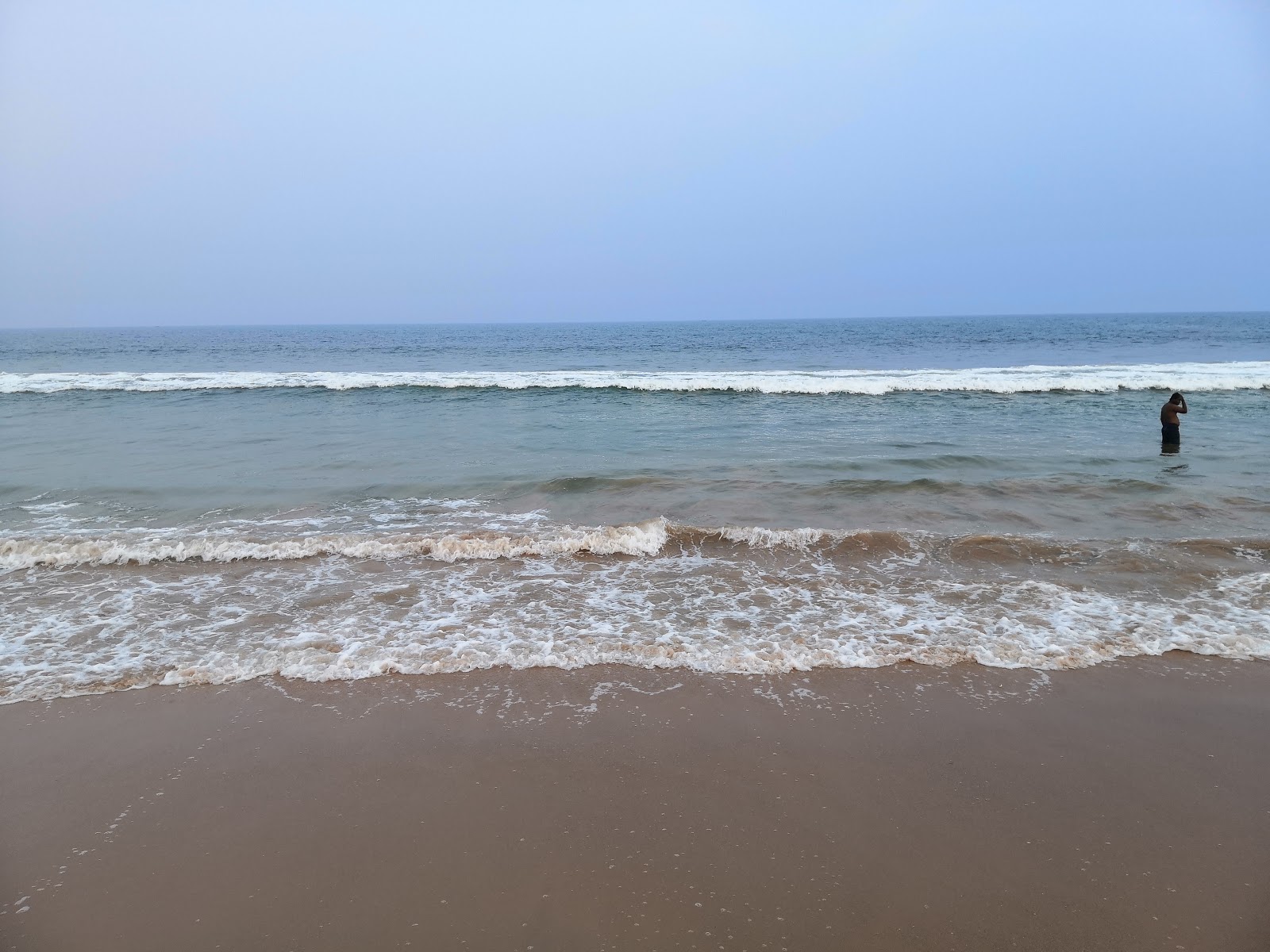 Foto de Ethamukkala Beach com água cristalina superfície