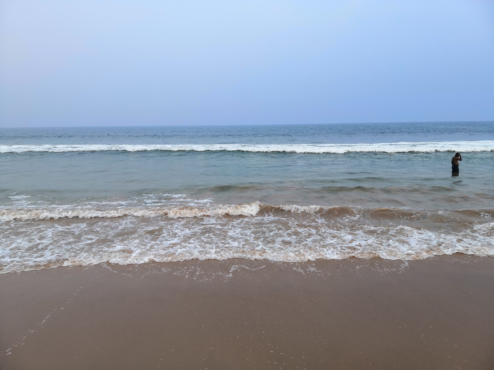 Photo de Ethamukkala Beach avec rivage droit, long
