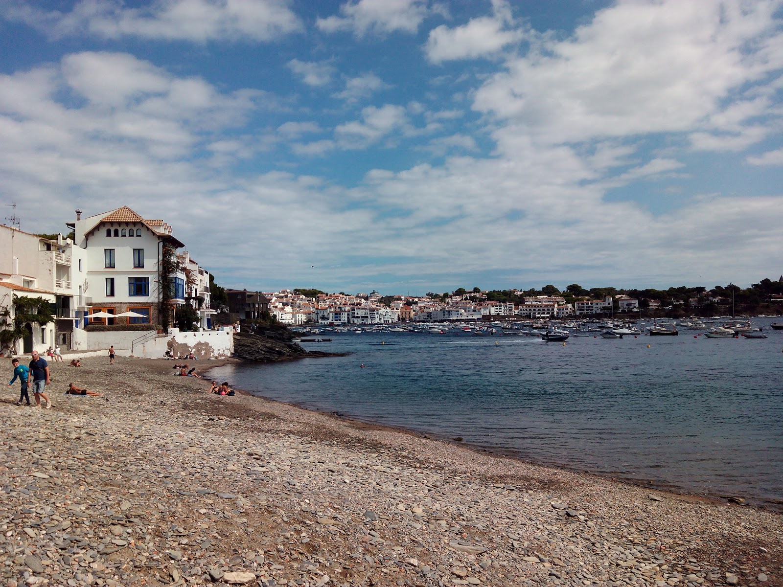 Fotografija Platja es Llaner Gran z modra čista voda površino