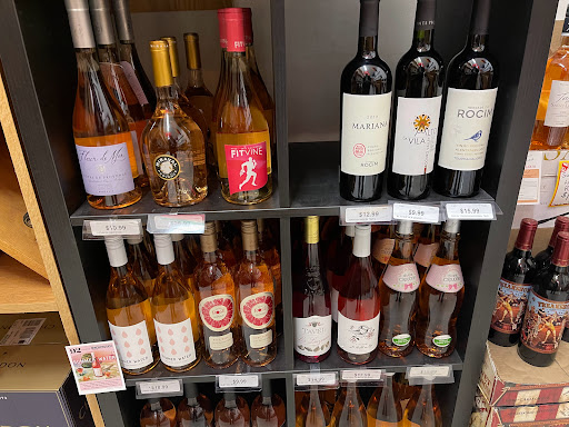 Liquor Store «Connecticut Beverage Mart», reviews and photos, 955 Washington St, Middletown, CT 06457, USA