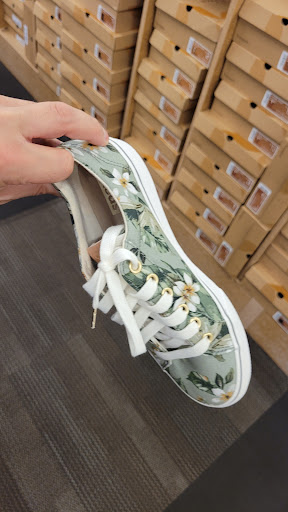 Shoe Store «DSW Designer Shoe Warehouse», reviews and photos, 23171 W Outer Dr, Allen Park, MI 48101, USA