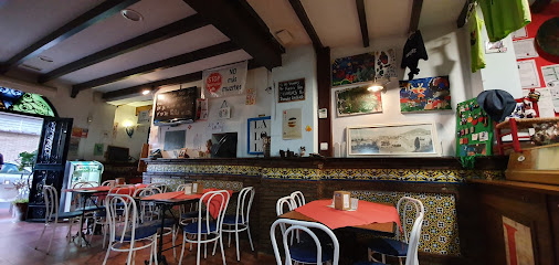 Bar de Tapas en Almería - LaLoLa - C. Paterna del Río, 50, 04007 Almería, Spain