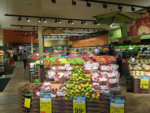 Grocery Store «Hannaford Supermarket», reviews and photos, 21 Essex Way, Essex Junction, VT 05452, USA