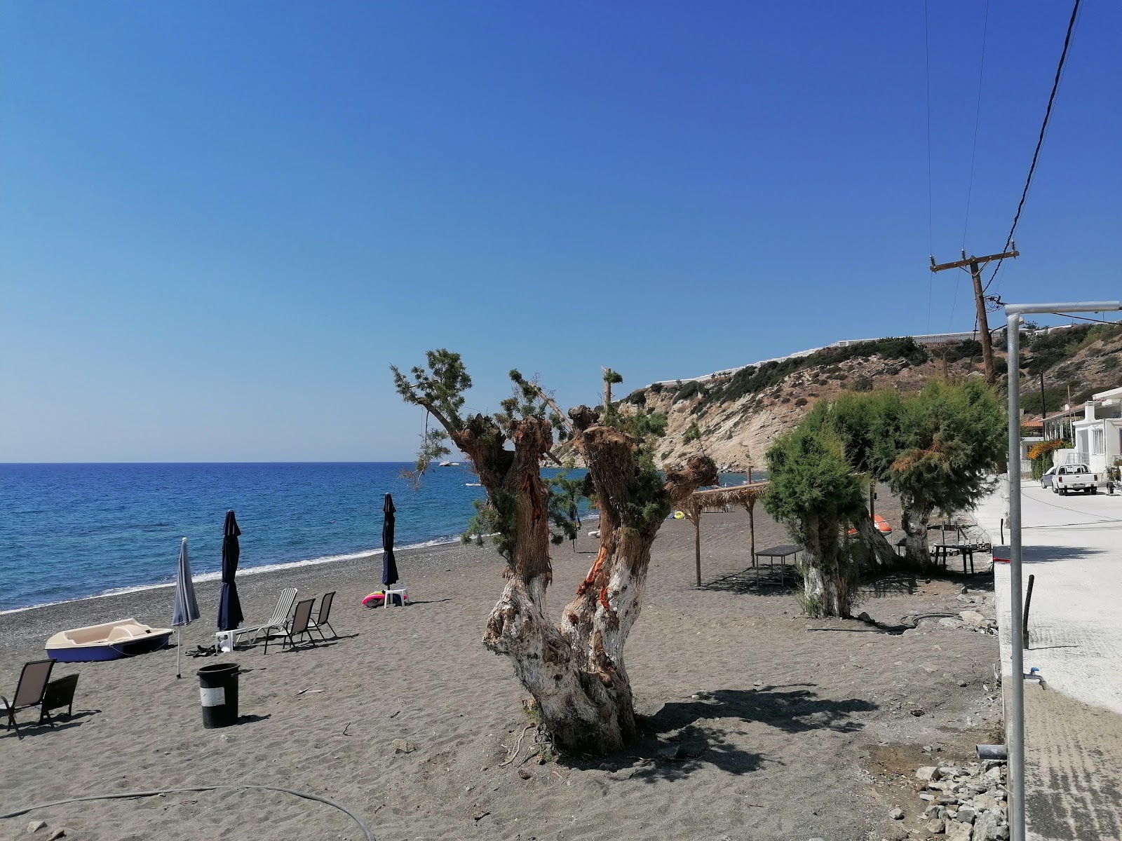 Foto von Sidonia beach umgeben von Bergen