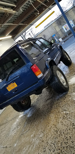 Self Service Car Wash «Bayport Self-Service Car Wash», reviews and photos, 666 Montauk Hwy, Bayport, NY 11705, USA