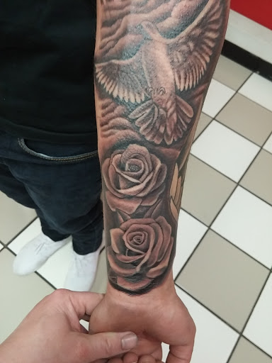 Tattoo Shop «Six1Six Tattoo Studio», reviews and photos, 526 Leonard St NW, Grand Rapids, MI 49504, USA