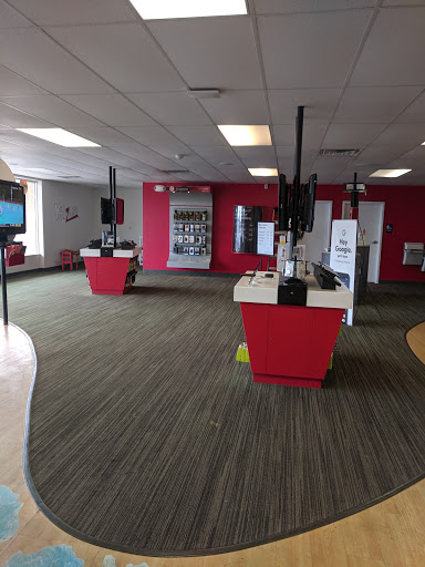 Cell Phone Store «Verizon Authorized Retailer, TCC», reviews and photos, 2704 S Queen St, York, PA 17403, USA