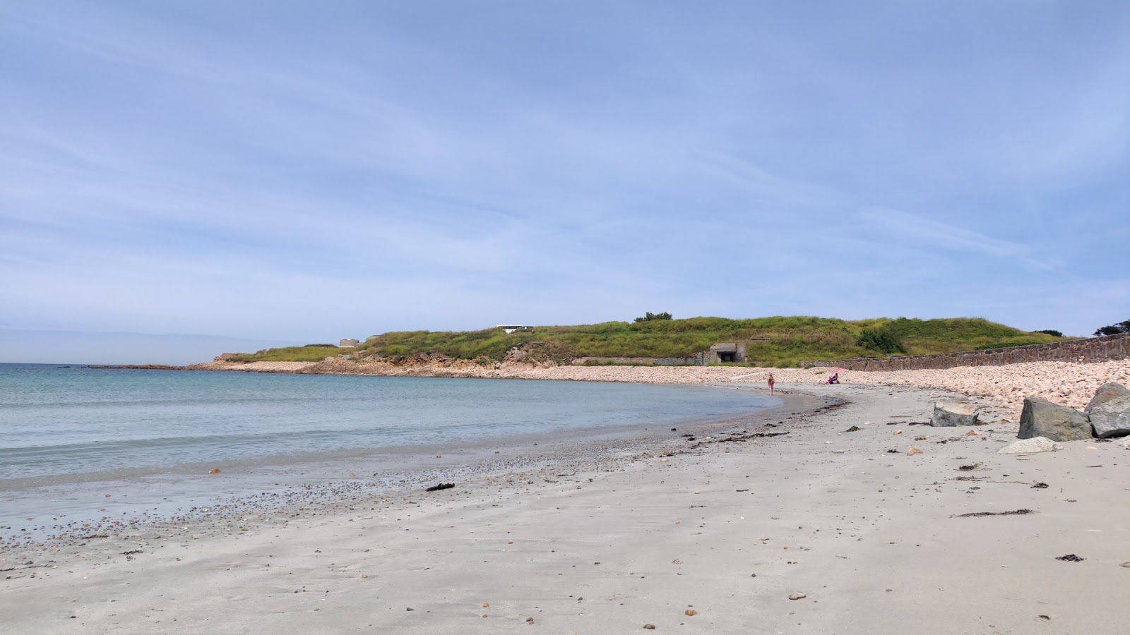 Photo of Vazon Guernsey Beach and the settlement