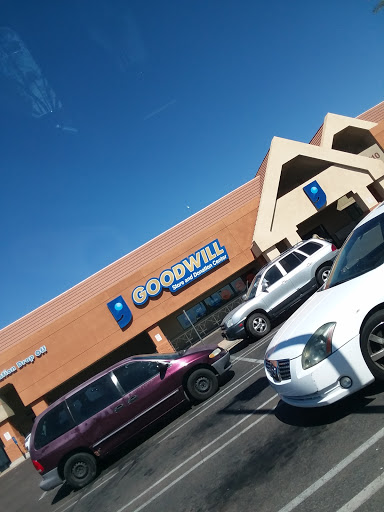 Thrift Store «7th St & Union Hills Goodwill Retail Store & Donation Center», reviews and photos, 710 E Union Hills Dr, Phoenix, AZ 85024, USA