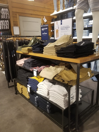 Clothing Store «Aéropostale», reviews and photos, 200 Baychester Ave, Bronx, NY 10475, USA