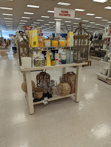 Marshalls & HomeGoods