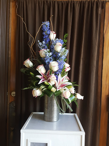 Florist «Battiste LaFleur Galleria», reviews and photos, 825 E Long St, Columbus, OH 43203, USA