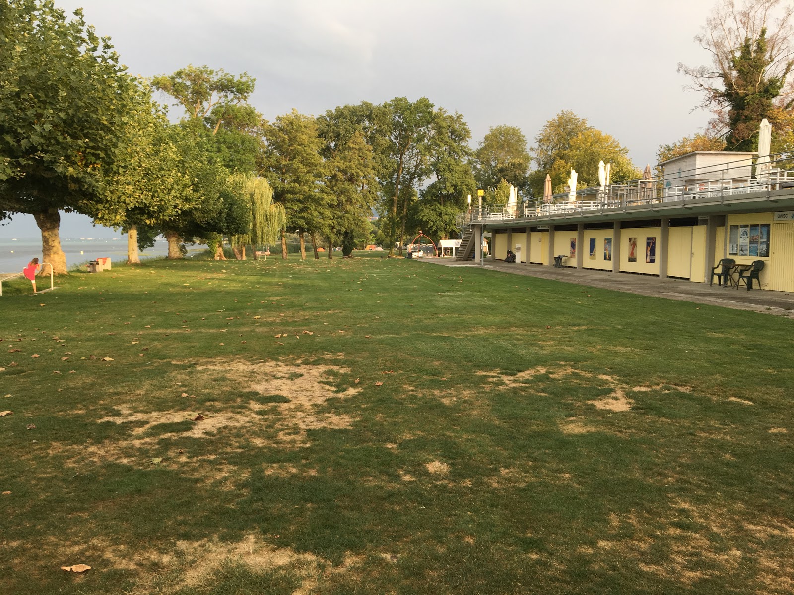 Strandbad Buchhorn'in fotoğrafı - rahatlamayı sevenler arasında popüler bir yer
