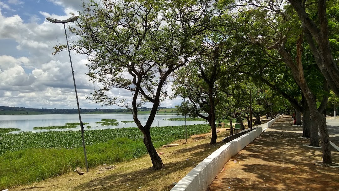 Orla Da Praia Azul Em Americana