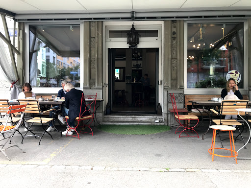 Maison 33 Cafe & Bistro