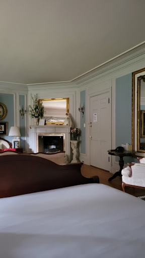 Bed & Breakfast «Thornewood Castle Bed and Breakfast», reviews and photos, 8601 N Thorne Ln SW, Lakewood, WA 98498, USA