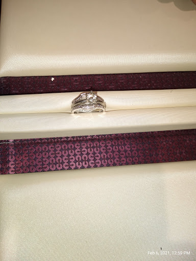 Jewelry Store «Helzberg Diamonds», reviews and photos, 358 Northtown Dr NE, Blaine, MN 55434, USA
