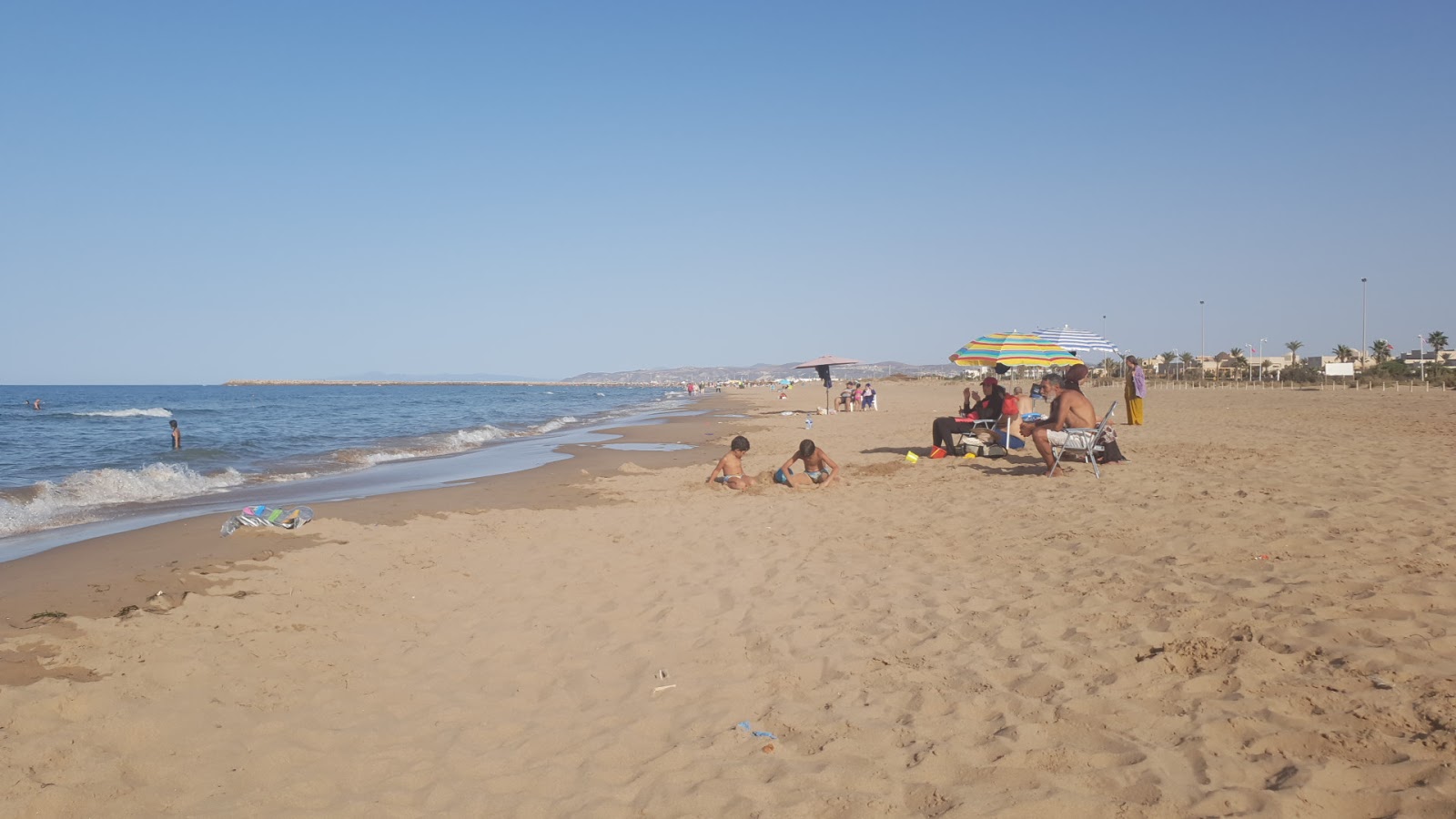 Fotografie cu Melia beach cu drept și lung