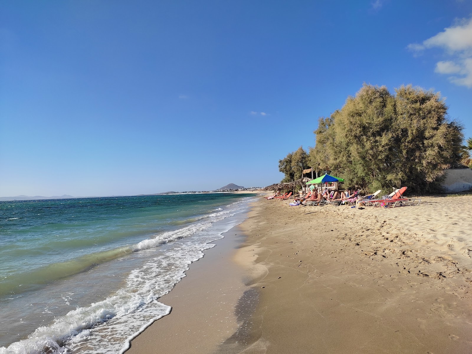 Foto af Plaka Beach med høj niveau af renlighed