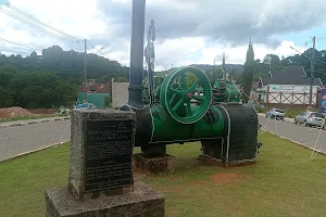 Máquina a Vapor Marco Histórico Da Cidade image