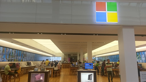 Computer Store «Microsoft Store - Tysons Corner Center», reviews and photos, 1961 Chain Bridge Rd, Tysons, VA 22102, USA
