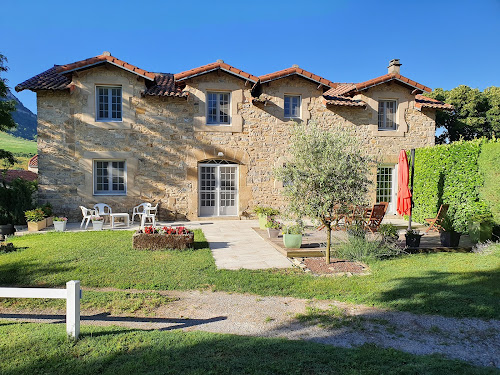 Lodge Gites du sanglier Saint-Georges-de-Luzençon