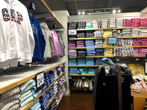 Clothing Store «Gap», reviews and photos, 18511 Outlet Blvd, Chesterfield, MO 63005, USA