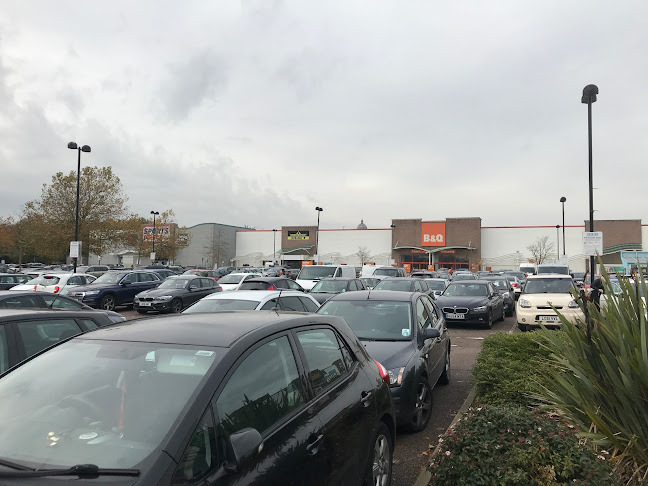 Reviews of Friern Bridge Retail Park in London - Parking garage