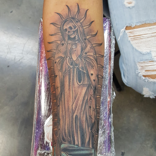 Explore back shoulder tattoo ideas for men, creative tattoo ideas in Garden Grove, available at Dr. Tattoo Studio