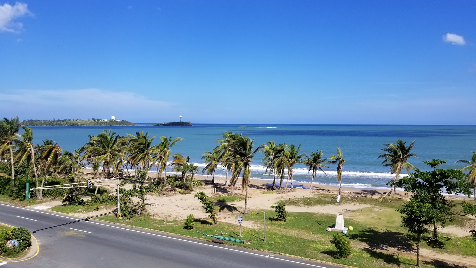 Fotografija Playa De Levittown z turkizna voda površino