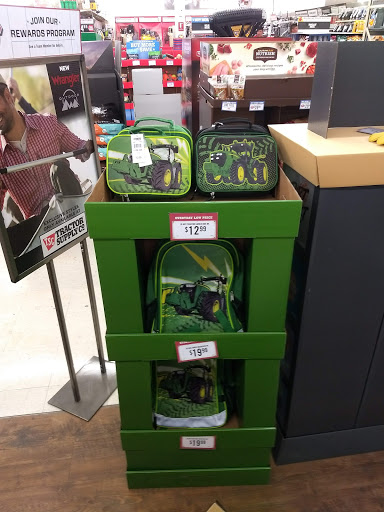 Home Improvement Store «Tractor Supply Co.», reviews and photos, 2211 Carmack Blvd, Columbia, TN 38401, USA