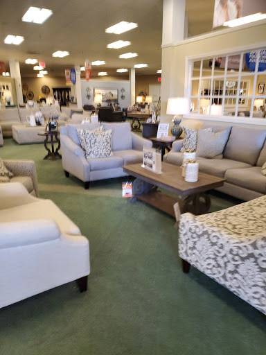 Furniture Store «Raymour & Flanigan Furniture and Mattress Store», reviews and photos, 14 Candlewood Lake Rd, Brookfield, CT 06804, USA