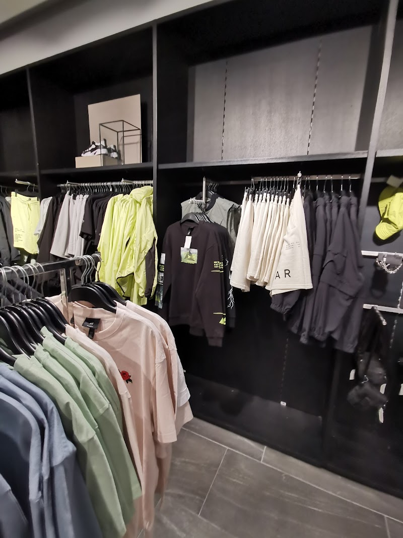 H M 渋谷店 東京都渋谷区宇田川町 衣料品店 衣料品 グルコミ