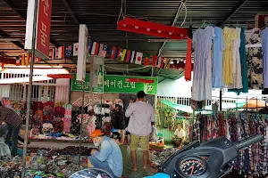 Hang Market image