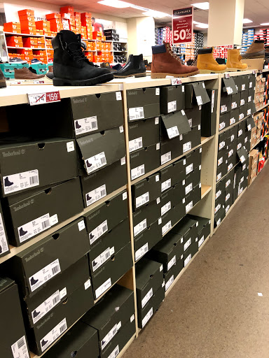 Shoe Store «Famous Footwear», reviews and photos, 40-24 College Point Blvd, Flushing, NY 11354, USA