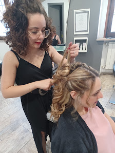Mirella Sandra Parrucchieri La boutique della tua immagine Via Don Abbondio, 13049 Tronzano Vercellese VC, Italia