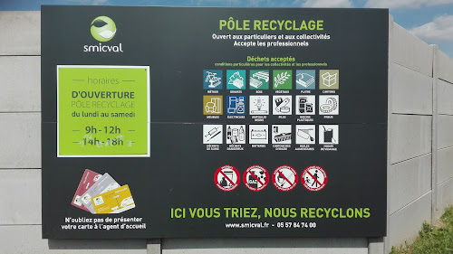 Pôle Recyclage du Smicval à Saint-Mariens