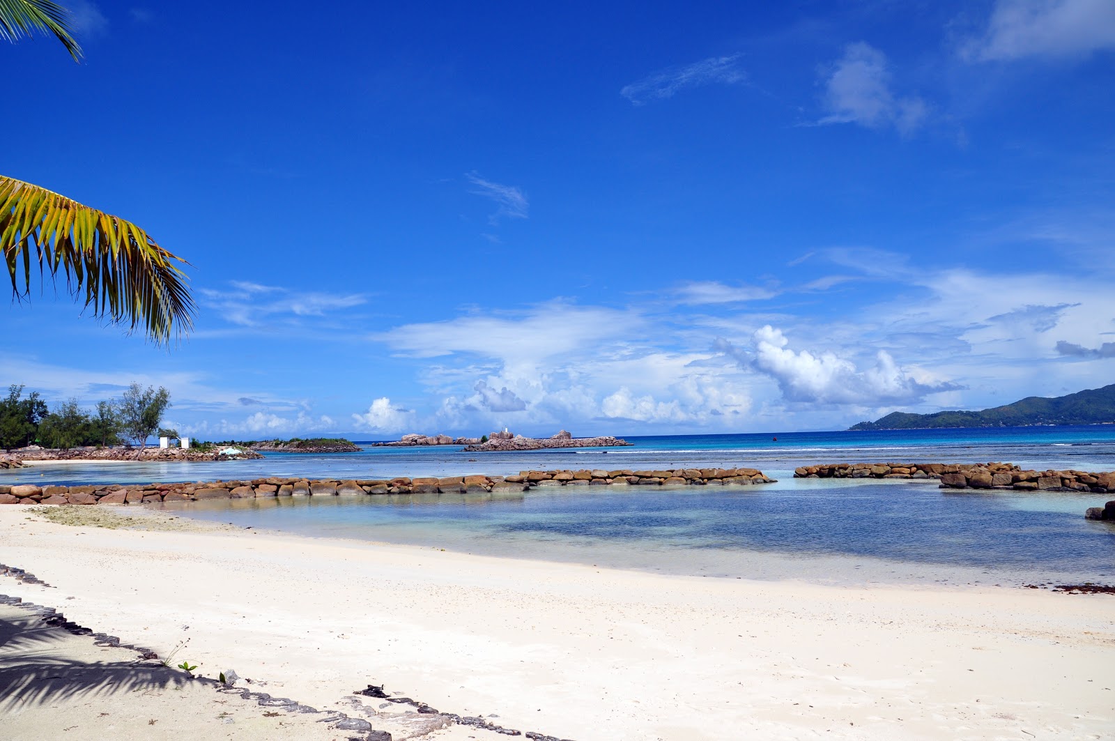 Photo de La Digue Beach partie de la zone de l'hôtel