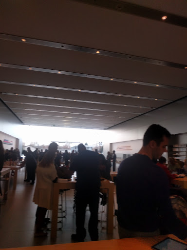 Computer Store «Apple Eton», reviews and photos, 28849 Chagrin Blvd, Woodmere, OH 44122, USA