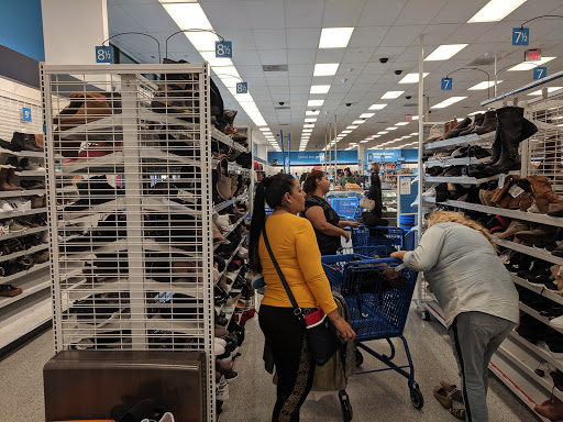 Clothing Store «Ross Dress for Less», reviews and photos, 16250 Paramount Blvd, Paramount, CA 90723, USA