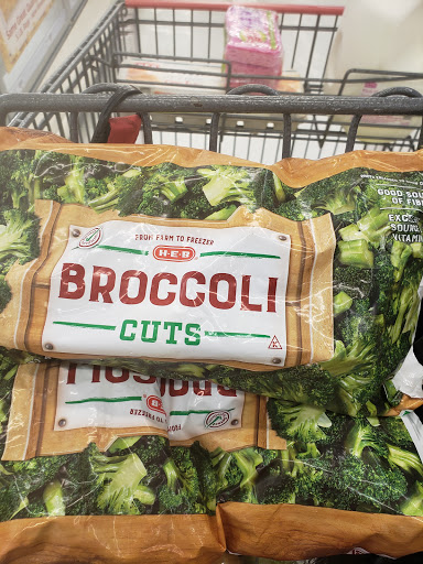 Grocery Store «H-E-B Grocery», reviews and photos, 5000 32nd St, Groves, TX 77619, USA