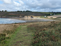 Foto von Plage de Kervijen umgeben von Bergen